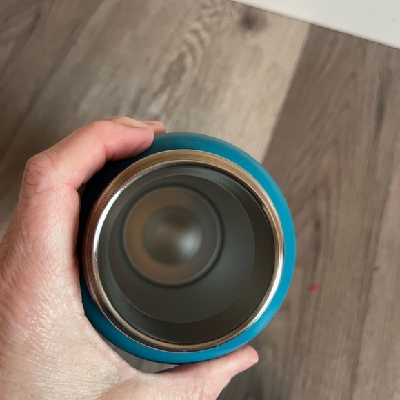 Hydro flask 32 ounce wide with flex cap and boot (escape) in Emerald Blue. - Picture 8 of 8